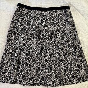 NWT Banana Republic 100% silk Floral Black and White Women's Skirt